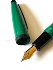 Cross Solo Classic Green   Black Trim Fountain Pen Xf Point 22k Gold Plated Nib 