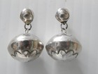 Vintage Navajo   Pearls   Sterling Silver Bead Earrings - A  Stamps center Seams