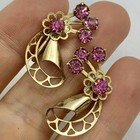 Vtg Art Deco Pink Rhinestone Curled Filigree Ribbon Goldtone Earrings Screwback