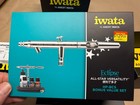 Iwata Eclipse Hp-bcs Value Siphon Airbrush Set Model Ecl2001 W paints Brand New