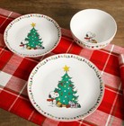 Peanuts Snoopy Christmas 18 Piece Dinnerware Set  New In Box Free Shipping