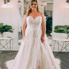Elegant Wedding Dresses Sleeveless Lace Appliques Beach A-line Bridal Gown Train