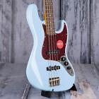Squier Classic Vibe  60s Jazz Bass  Daphne Blue