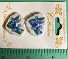  2  Westrim Crafts 1    Blue Lily Heart Shape Ceramic 2-hole Buttons Nos Card-p409