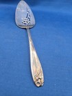 1847 Rogers International Daffodil Silverplate Pierced Pie Server 10 3 4 