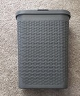 Mind Reader 60l Slim Laundry Hamper  Clothes Basket  Lid  Wicker Design  Plas   