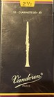 Vandoren 10 Pack Traditional Bb Clarinet Reeds   2 5 Strength 2 1 2 Cr1025