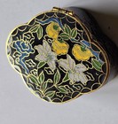 Vintage Chinese Cloisonne Brass   Enamel Floral Hinged Trinket Pill Snuff Box