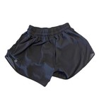 Lululemon Black Hotty Hot 2 5    Shorts Size 2  liner Cut Out 