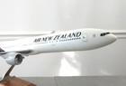 28  Air New Zealand 1 100 White Livery Boeing 777-300er Ge Pacmin Desktop Model