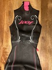 Zoot Women s Z Force 1 0 Sl Sleevless Triatholon Wetsuit Size St Nwt Black beet 