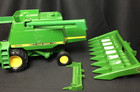 Ertl 1 28 John Deere 9500 Combine  Headed  Plus Corn Heads