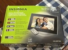 Insignia 9    Digital Photo Frame Ns-dpf9g W  Remote   Power     Tested Working