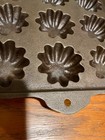 Unmarked Turks Head 12 Portion Cast Iron Muffin Pan