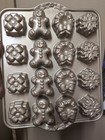 Nordic Ware Holiday Teacakes Cakelet Pan Mold 3 Cup Non-stick