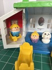 Vintage Little Tikes Toddle Tots Family House Portable Playset W  Beds   People