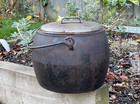 Antique Vintage No7 Cast Iron 4-3 4 Gallon Gypsy Cast Iron Cooking Pot   Lid