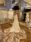 Size 8 Wedding Dress   Veil  Only Tried On Twice  Paid Over  2k For Both 