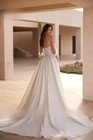 Luxury Sleeveless Shiny Bead Pearls Wedding Dresses Lace A-line Bridal Gowns