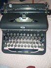 Vintage Royal Quier De Luxe Portable Typewriter W  Case