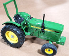 The Ertl Co  - John Deere Diecast Tractor  7 5   X 5 2  X 3 9  