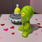 Pacific Giftware Alien Ufo Magnetic Salt Pepper Shakers Ceramic Nwt