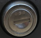 Single  1  Yakima Knobs W lock   Housing Non-sks For 1a Raingutter Towers   030