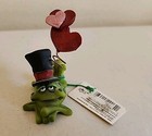 Vtg Russ Berrie Frog Miniature Figurine  Top Hat Hearts Resin Signed Douglas 2 