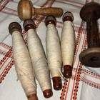 Vintage Lot Of 4 Wooden Spindles Spools Bobbins Quills With Thread Textile Bonus