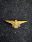 Rare Delta Air Lines Service Award Lapel Pin In 10k Gold W diamond   Emerald