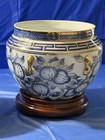 Rare Benjarong Covered Jar W  Stand     Made In Thailand     Gold   Blue Porcelain