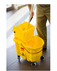 Rubbermaid Wavebrake 35 Qt  Plastic Mop Bucket With Wringer