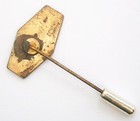 B225  Gb Galeries Modernes Department Store Netherlands Vintage Lapel Pin Badge