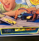 1999 Hot Wheels Deluxe World Downtown Playset 68992 Corvette  Toyota