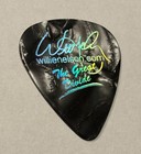 Willie Nelson And Family Uk2k2 World Tour 2002 Authentic Guitar Pick