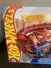 Mattel Hot Wheels City Scorpion Flex Attack Playset  white  Brand New In Box  